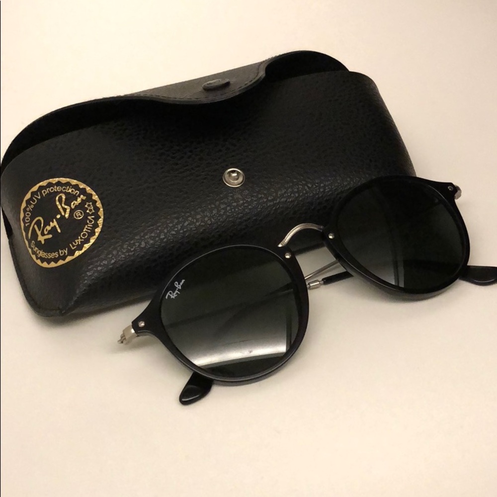 Ray-Ban Round Fleck Sunglasses (RB2447)